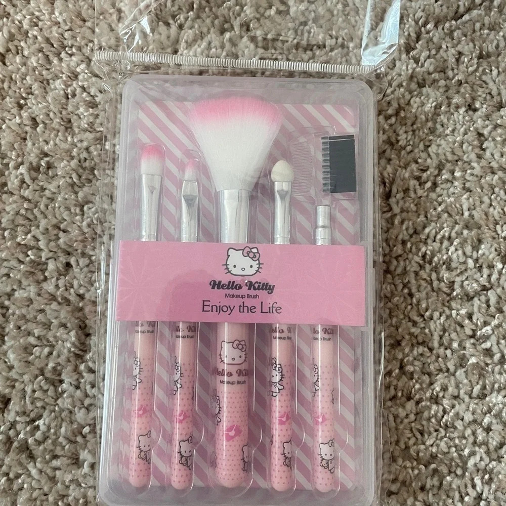 Hello kitty makeup brushes